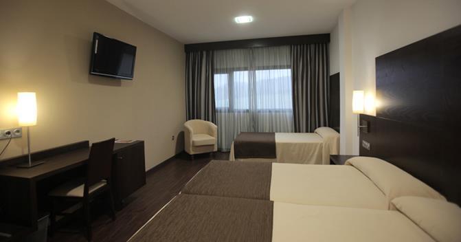 Complejo Leo 24H Hotel Монестерио Стая снимка