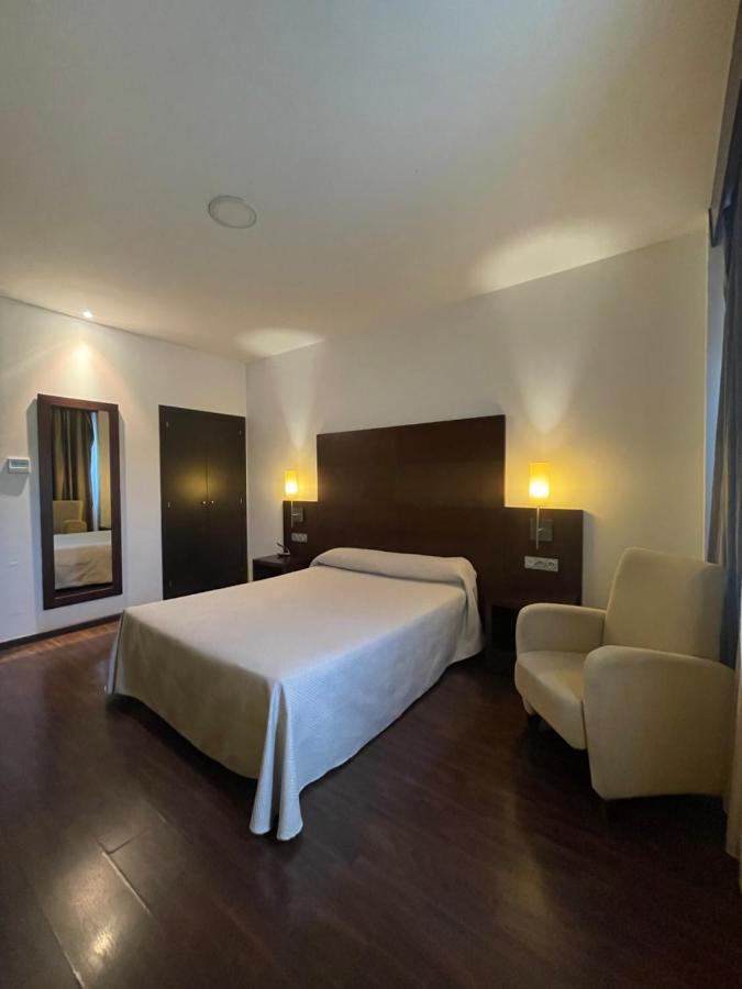 Complejo Leo 24H Hotel Монестерио Екстериор снимка