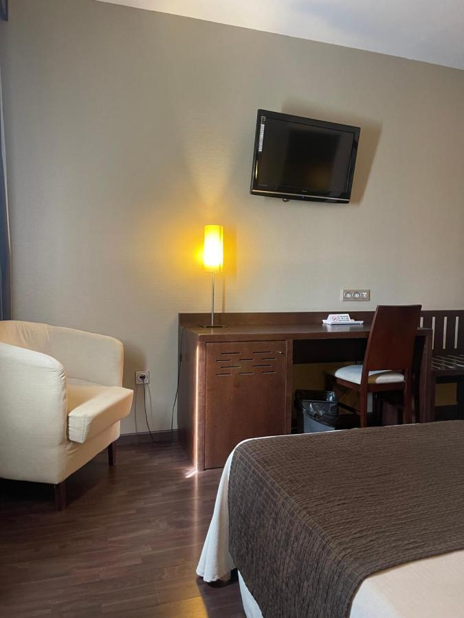 Complejo Leo 24H Hotel Монестерио Екстериор снимка