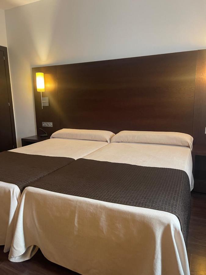 Complejo Leo 24H Hotel Монестерио Екстериор снимка