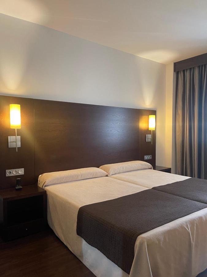 Complejo Leo 24H Hotel Монестерио Екстериор снимка
