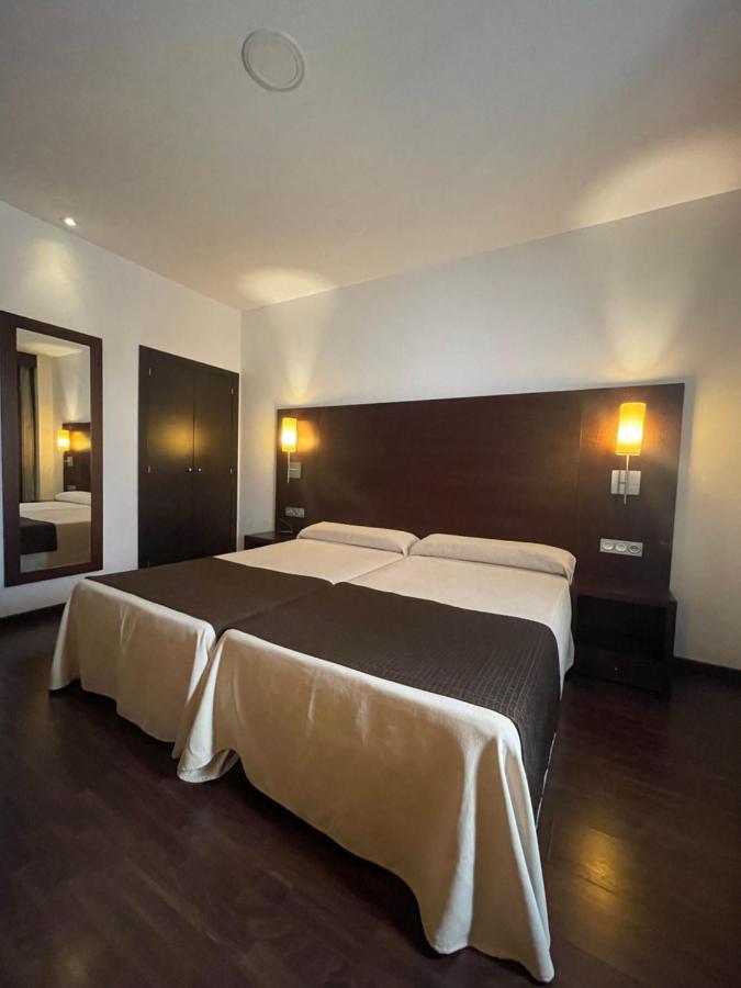 Complejo Leo 24H Hotel Монестерио Екстериор снимка
