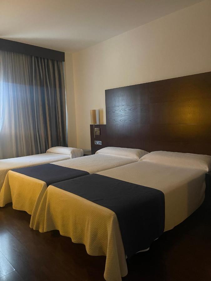 Complejo Leo 24H Hotel Монестерио Екстериор снимка