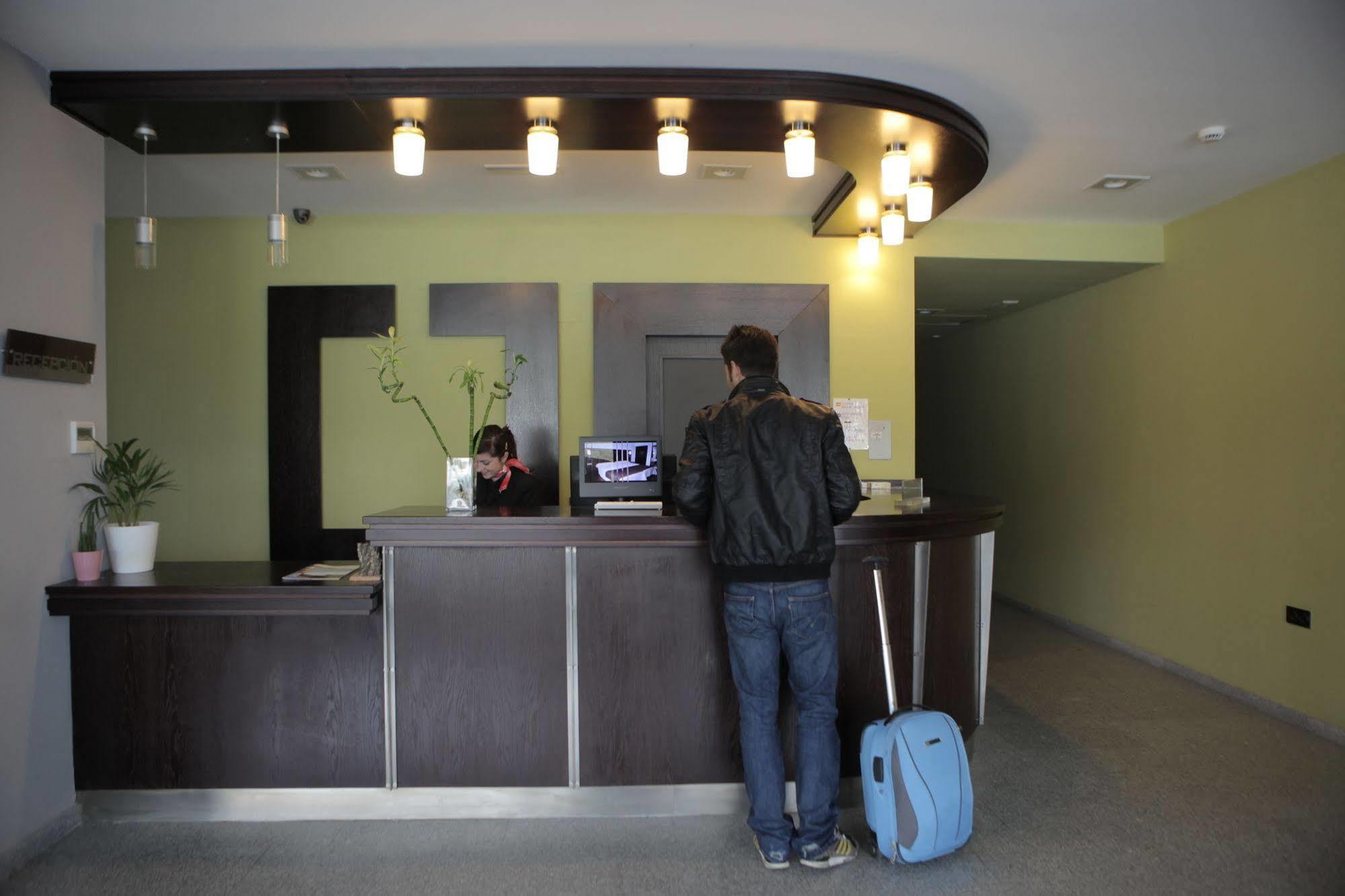 Complejo Leo 24H Hotel Монестерио Екстериор снимка